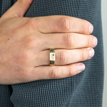 9ct Yellow Gold Zirconia Gents Signet Ring